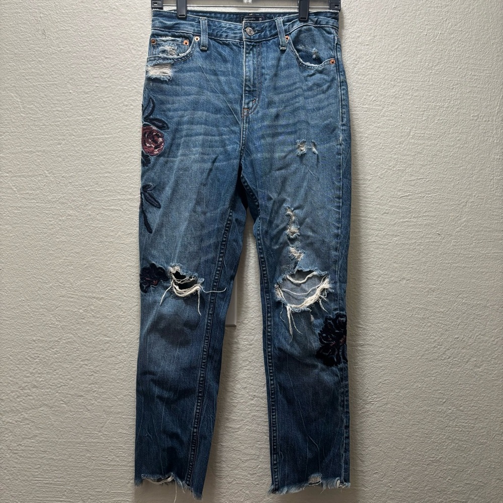A&F Annie girlfriend embroidered & ripped
